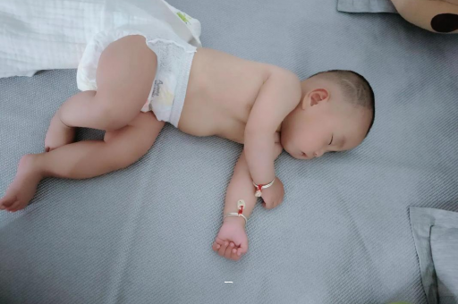 永春宝宝脸上有白色斑块 永春宝宝脸上有白色斑块